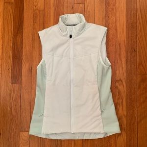 Arc’teryx zip front mint green vest